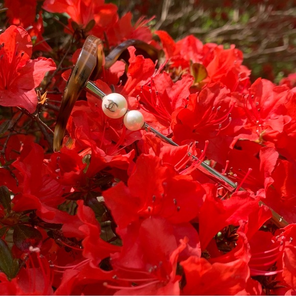 CHANEL Sunglasses Pearls & CC Logo - Picture 2 of 16